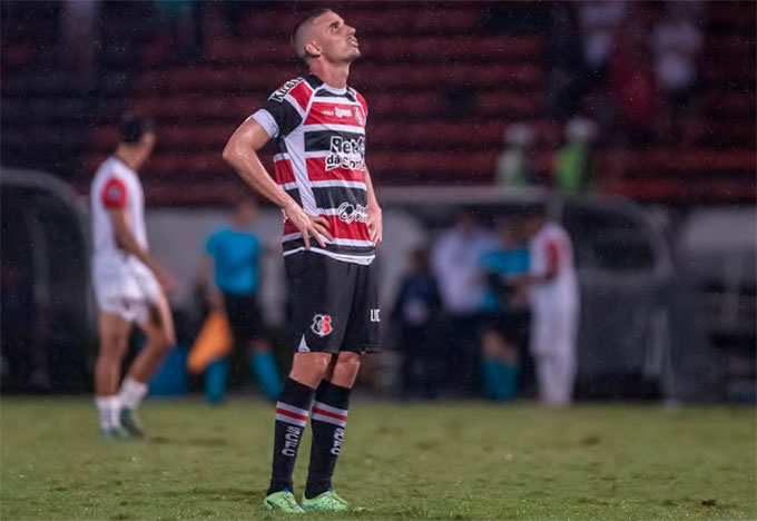Gol de empate pernambucano saiu nos acrscimos, em pnalti cobrado por Galhardo (RAFAEL VIEIRA/DP FOTO)