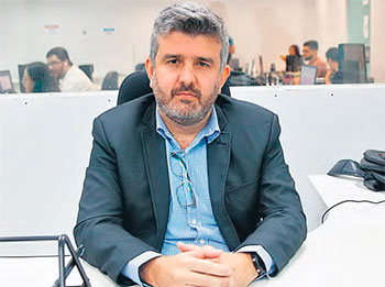 Secretrio: iniciativa privada vai distribuir gua nas redes (MARINA TORRES/DP FOTO)