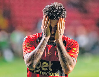 Atletas ficaram refns das organizadas. Os rgos agem na teoria, mas a prtica  diferente (RAFAEL VIEIRA / DP FOTO)