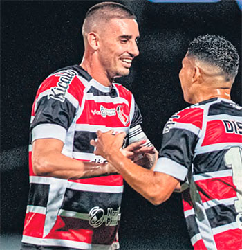 Thiago Galhardo e Thiaguinho devem formar o ataque outra vez, ao lado de Geovany (RAFAEL VIEIRA/DP)