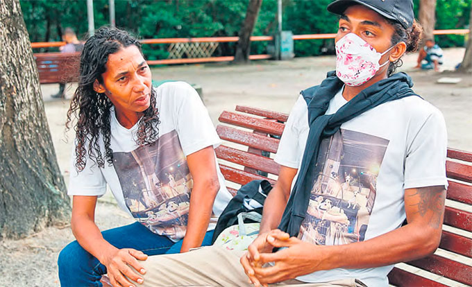 Damiana e Renato hoje tm uma casa e fazem alguns tipos de trabalhos para viver (MARINA TORRES/DP FOTO)