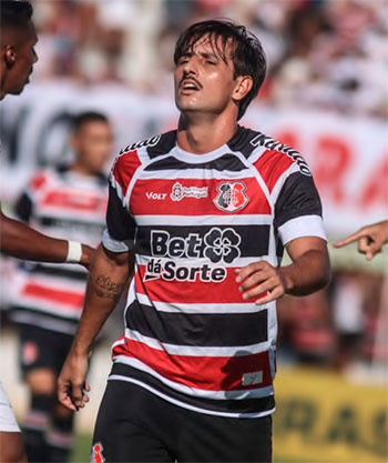 Volante Gabriel Galhardo foi substitudo mais uma vez (SANTA CRUZ/DIVULGAO)