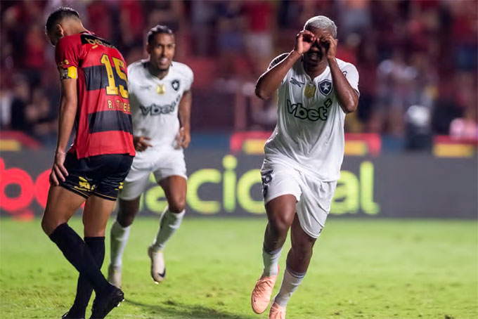 Cuiabano anotou o gol do Botafogo e aumentou ainda mais a crise do rubro-negro (RAFAEL VIEIRA/DP)