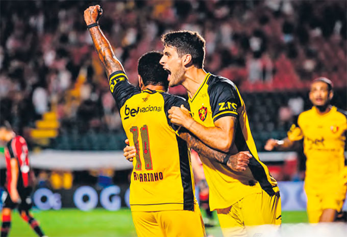 Time arrancou o empate ante o Vitria no ltimo minuto, reacendendo a esperana da torcida (PAULO PAIVA/ SPORT RECIFE)
