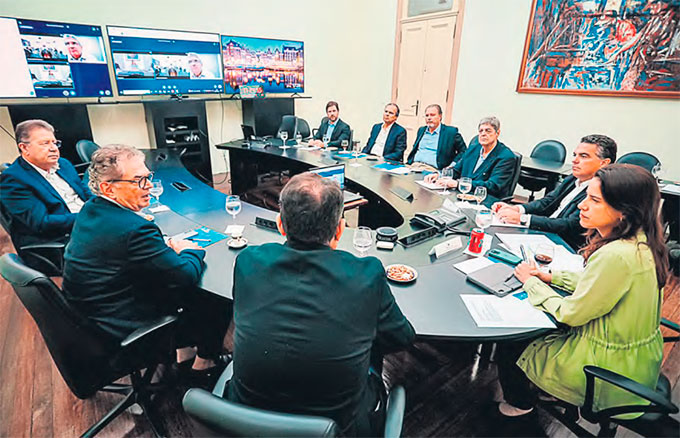 Raquel debateu as alternativas em reunio com empresrios do estado na quarta (JANANA PEPEU/SECOM)