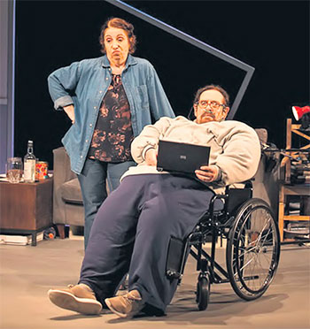 A atriz Alice Borges contracena com Jos de Abreu no espetculo que estreia amanh (RENATO MANGOLIM/DIVULGAO)