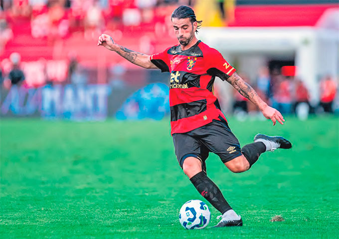 Meia Srgio Oliveira, ex-Seleo de Portugal, foi uma das principais contrataes do Sport para a temporada (RAFAEL VIEIRA/DP)
