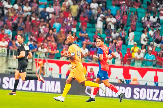 Vgner Love foi titular ontem pelo Retr em Salvador (RETR /REPRODUO REDES SOCIAIS)