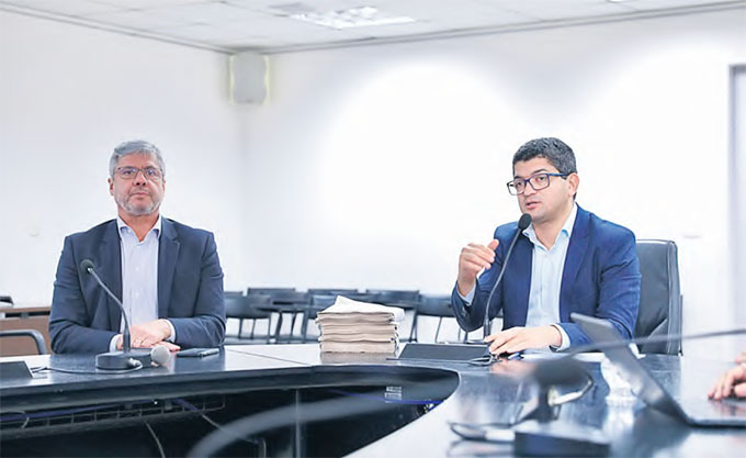 Secretrio da Fazenda (E) disse que aes sero detalhadas aps reunio em Braslia (ED MACHADO/SEPLAG)
