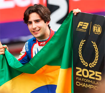 Pernambucano festejou a grande faanha alcanada (FRMULA 3/DIVULGAO)