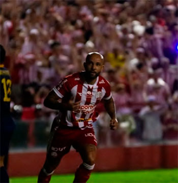 Patrick Allan entrou no decorrer do 1 tempo e foi o grande destaque da partida nos Aflitos (GABRIEL FRANA/NUTICO)