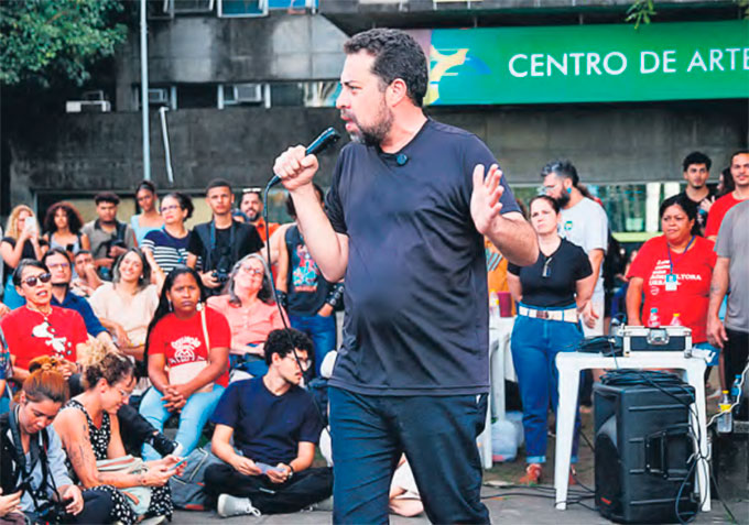 O deputado do PSOL esteve na Universidade Federal de PE (MARINA TORRES/DP FOTO)