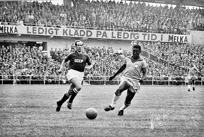 Contra a antiga Unio Sovitica, ainda na fase de grupos da Copa de 58, o Brasil de Pel alcanou a vitria por 2 a 0 (ARQUIVO DP)