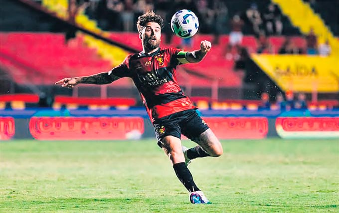 Meia Lucas Lima cumpriu suspenso e fica  disposio (PAULO PAIVA/SCR)