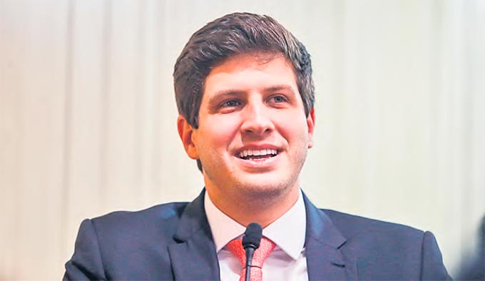 Na espontnea, Campos aparece com 22,8% dos votos e a governadora com 12% (CRYSLI VIANA/DP FOTO)